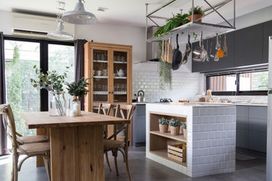 Kitchen - kitchen idea in Seattle
