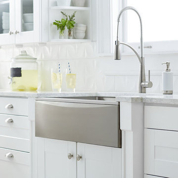 Crosstown Farmhouse Sink with Interchangeable Apron in Platinum