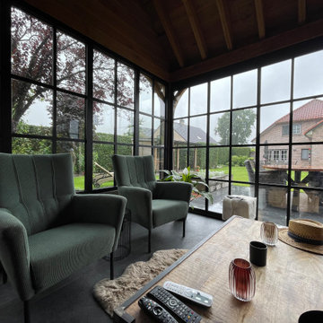 Gartenhaus mit Schiebetüren im Industrial Style-Look