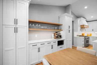 Elegant kitchen photo in Minneapolis