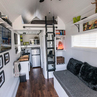 Esempio di un piccolo soggiorno eclettico