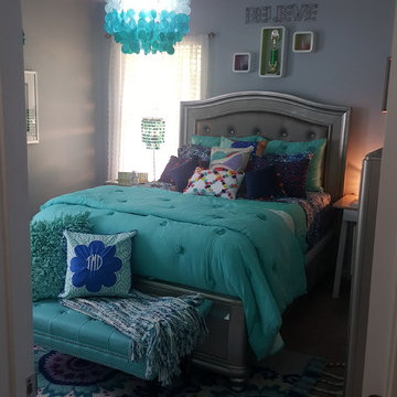 Preteen girl's bedroom