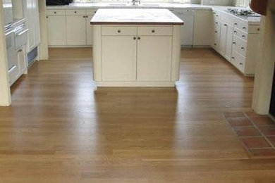 Kitchen - transitional kitchen idea