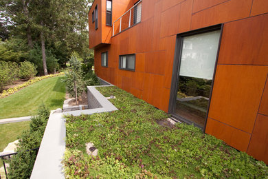 Design ideas for a modern rooftop landscaping in New York.