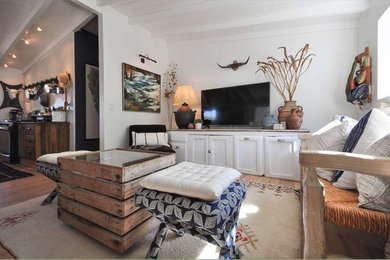 Small eclectic home design photo in Los Angeles