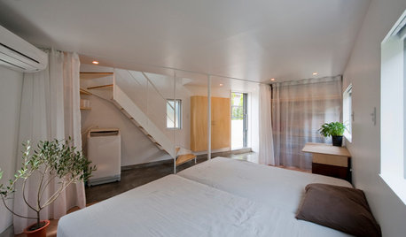 Houzz Tour: A Little House Makes the Most of a Triangular Plot