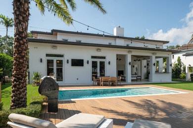 Example of a tuscan home design design in Miami