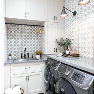 マイアミのトランジショナルスタイルのおしゃれなランドリールームの写真