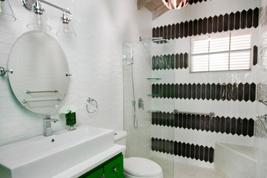 他の地域にある低価格の中くらいなトランジショナルスタイルのおしゃれな浴室の写真