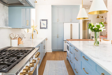 Beach style kitchen photo in Charleston