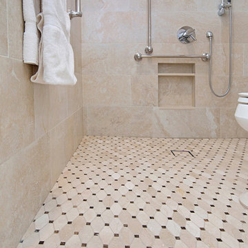 Accessible Bath in Carlsbad Poinsettia