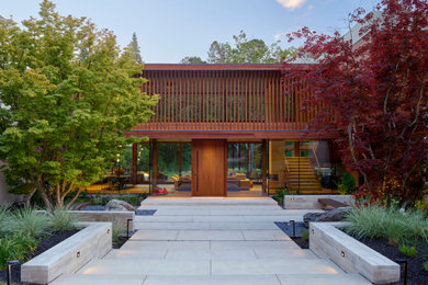 Example of a minimalist entryway design in San Francisco
