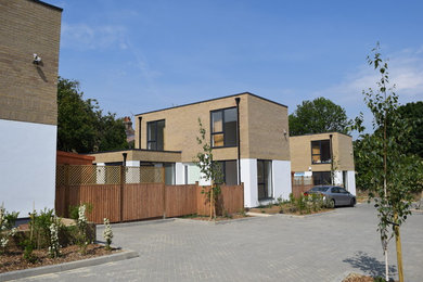 This is an example of a contemporary house exterior in London.