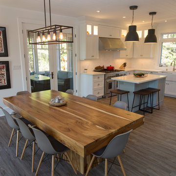 Gorgeous Kahshe Lake Custom Cottage - Enjoyed by Three Generations