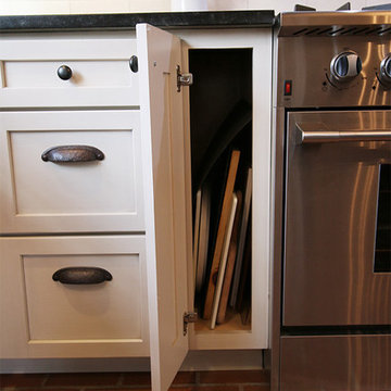 Charming Virginia Colonial Kitchen with Shaker Style Cabinets