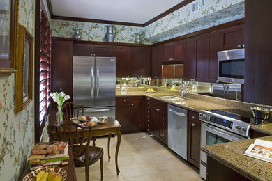 Kitchen - traditional kitchen idea in Austin