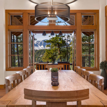 Cascade Mountain Home: Dining Room