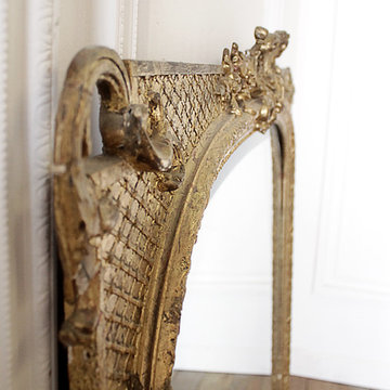 Early 20th Century Louis Philippe Style Giltwood Mirror with Clamshell Carvings