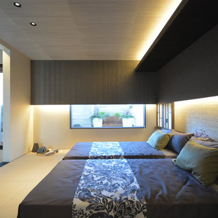 Immagine di una camera matrimoniale etnica con pareti nere