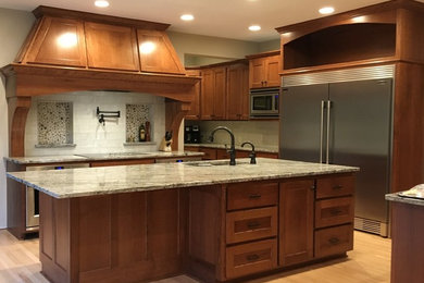 Kitchen - traditional kitchen idea in Minneapolis