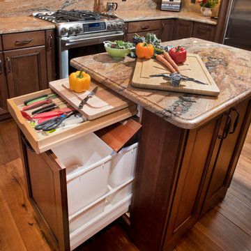 Vail Golf Course Townhomes - Traditional Cherry Kitchen