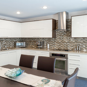 Beige high-gloss kitchen in Toronto