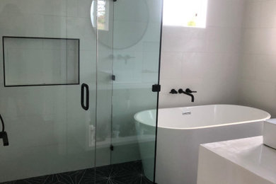 Bathroom - modern bathroom idea in Hawaii