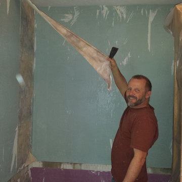 How to remove wallpaper with a garment steamer