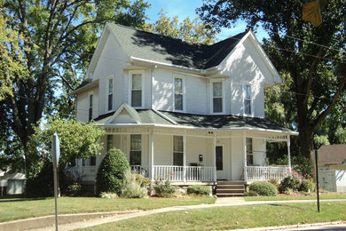 Gable roof photo in Chicago