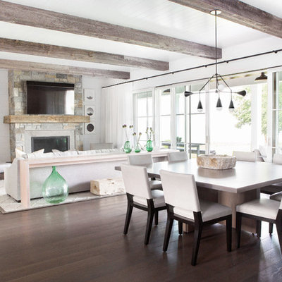 Mid-sized farmhouse home design photo in New York