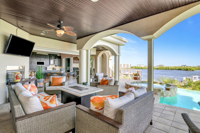 Photo of a transitional deck in Miami.