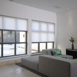 Silent Gliss Roller Blinds - ロールスクリーン