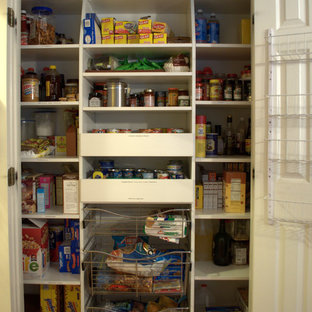 Mid-sized traditional kitchen pantry appliance - Mid-sized elegant kitchen pantry photo in Philadelphia
