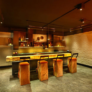 デリーのエクレクティックスタイルのおしゃれなホームバーの写真