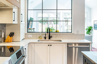 Example of a kitchen design in Ottawa