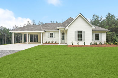 Example of an exterior home design in New Orleans