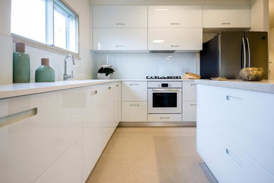 Example of a trendy kitchen design in Tel Aviv