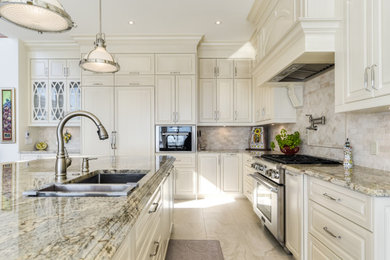 Elegant kitchen photo in Montreal