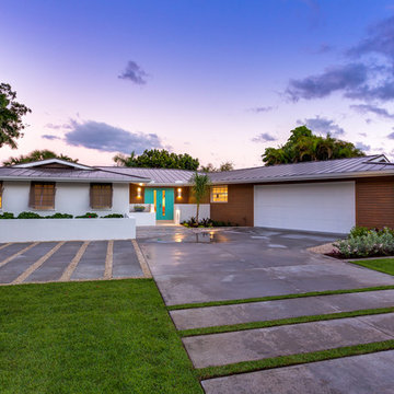 Contemporary Waterfront Home Exterior — Bird Key Sarasota
