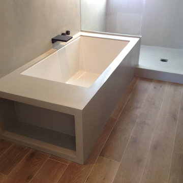 Limestone plaster tub surround