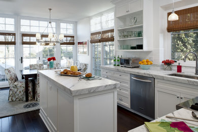 Example of a classic kitchen design in Detroit