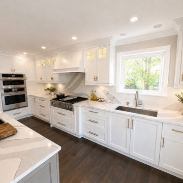 OAKVILLE | COMPLETE MAIN-FLOOR TRANSFORMATION