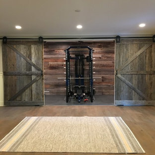 ナッシュビルの中サイズのラスティックスタイルのおしゃれな多目的ジムの写真