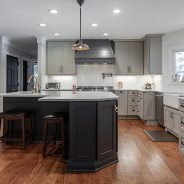 LARGE TWO-TONE KITCHEN