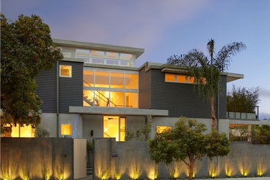 Inspiration for a modern exterior home remodel in Los Angeles
