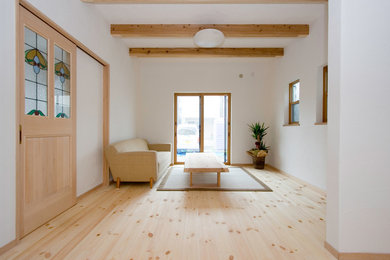 Photo of a modern living room in Osaka with white walls, light hardwood floors and beige floor.
