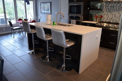 Inspiration for a contemporary kitchen remodel in Huntington