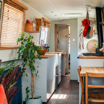 The Cheeky Pint Narrowboat - Open Plan Kitchen and Dining area