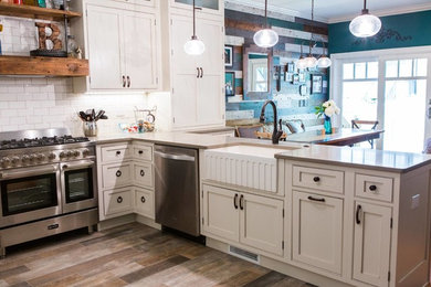 Kitchen - craftsman kitchen idea in St Louis