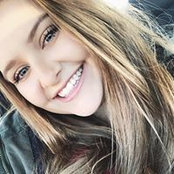 Julia Vercellas foto